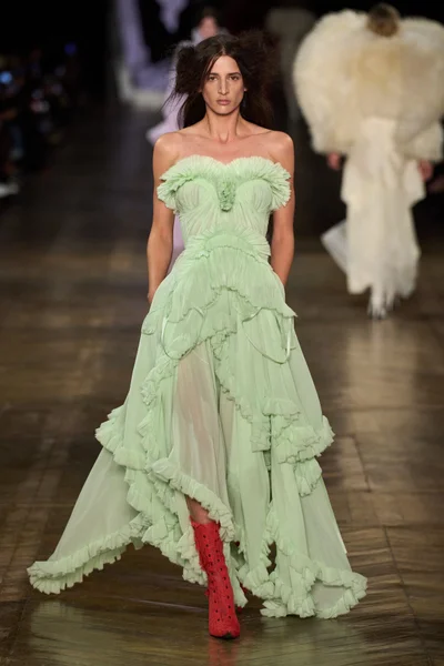 Look 19